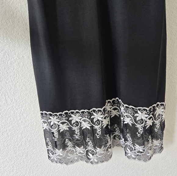 AP Lingerie Short Slip Nightgown Sleepwear Black & White Lace size Medium - Picture 10 of 16